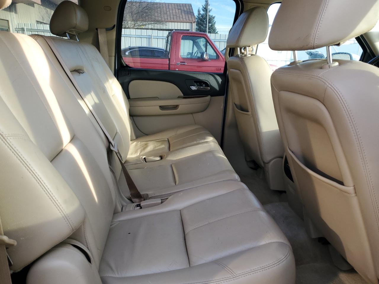 2007 Chevrolet Suburban - Image 11