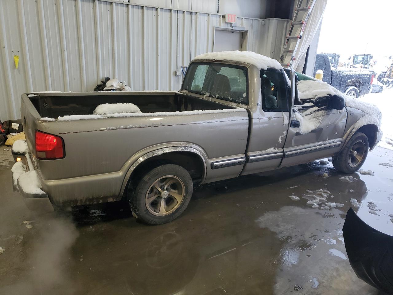 2001 Chevrolet S-10 Pickup - Image 3