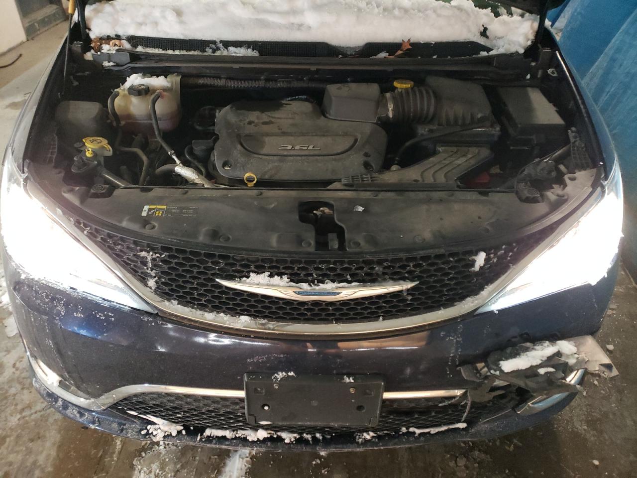 2018 Chrysler Pacifica - Image 12
