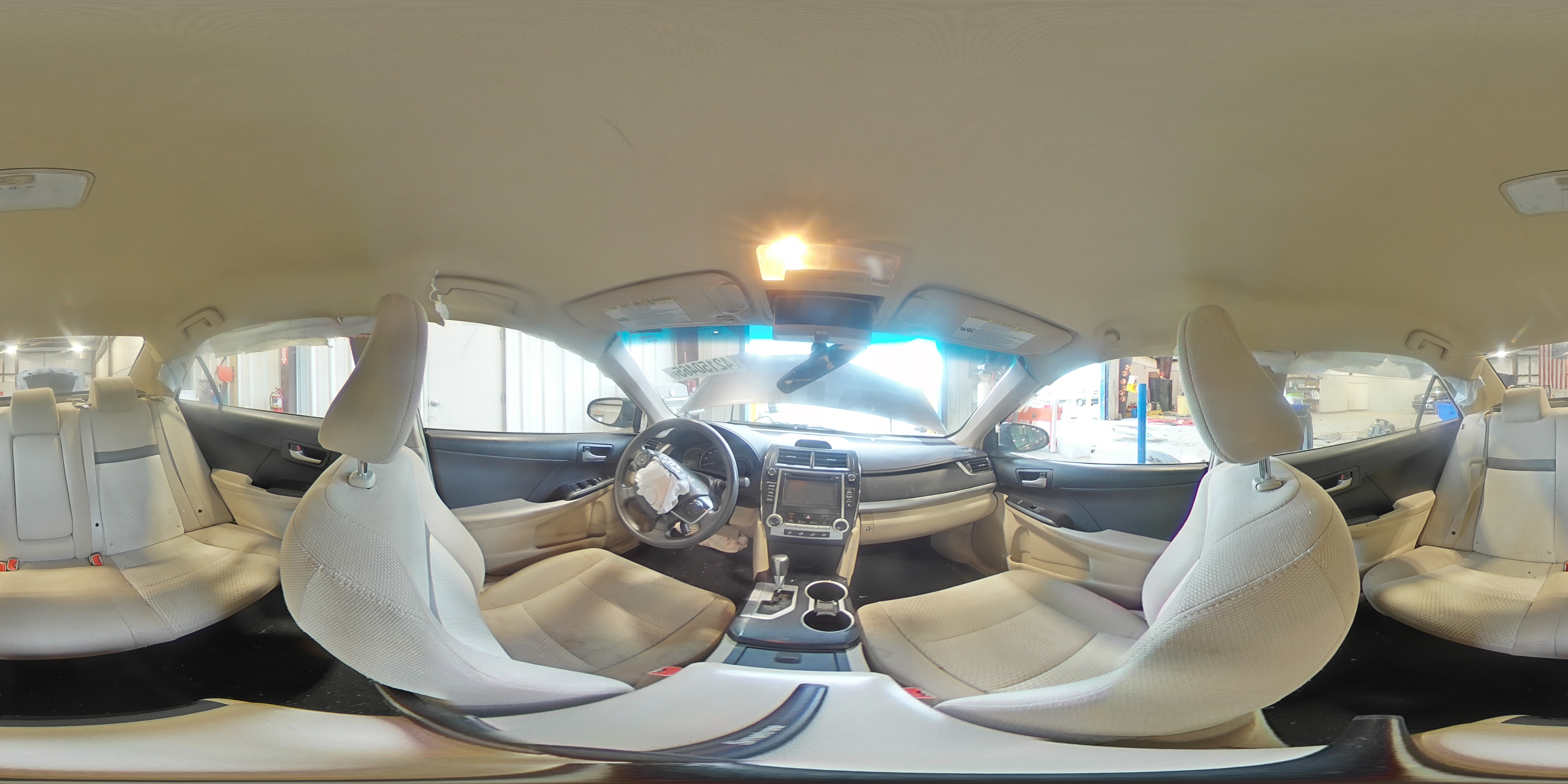 2014 Toyota Camry - Image 12