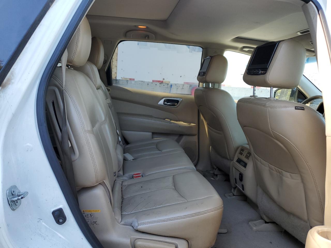 2015 Nissan Pathfinder - Image 11