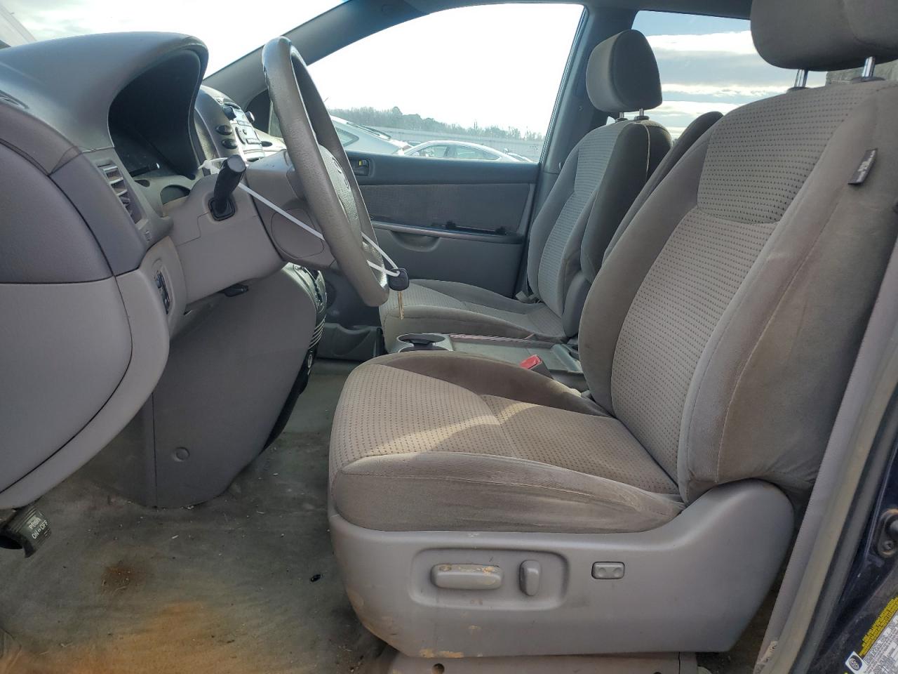 2006 Toyota Sienna - Image 7