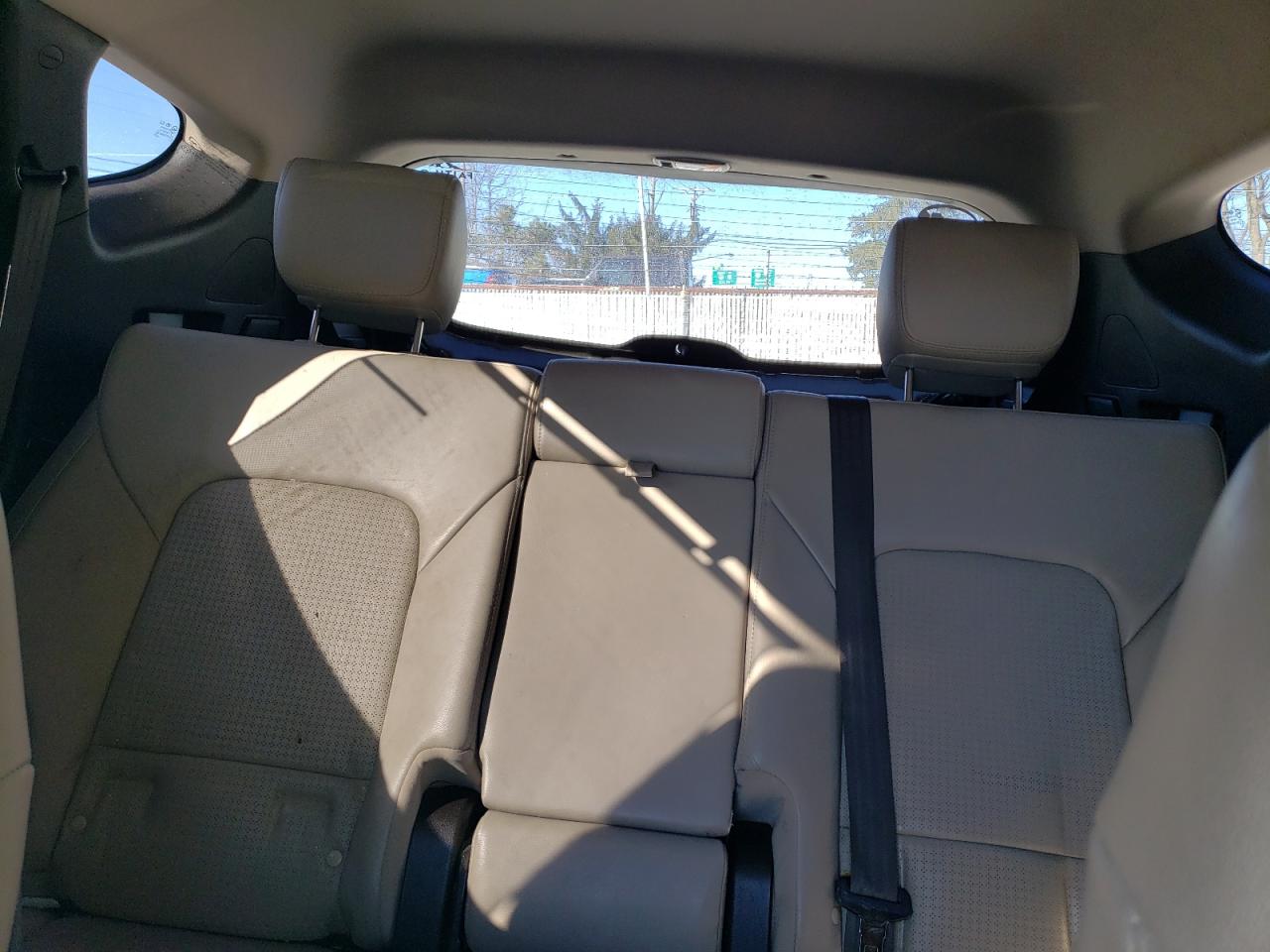 2014 Hyundai Santa Fe - Image 10
