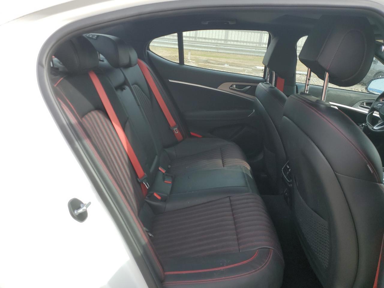 2022 Genesis G70 - Image 10