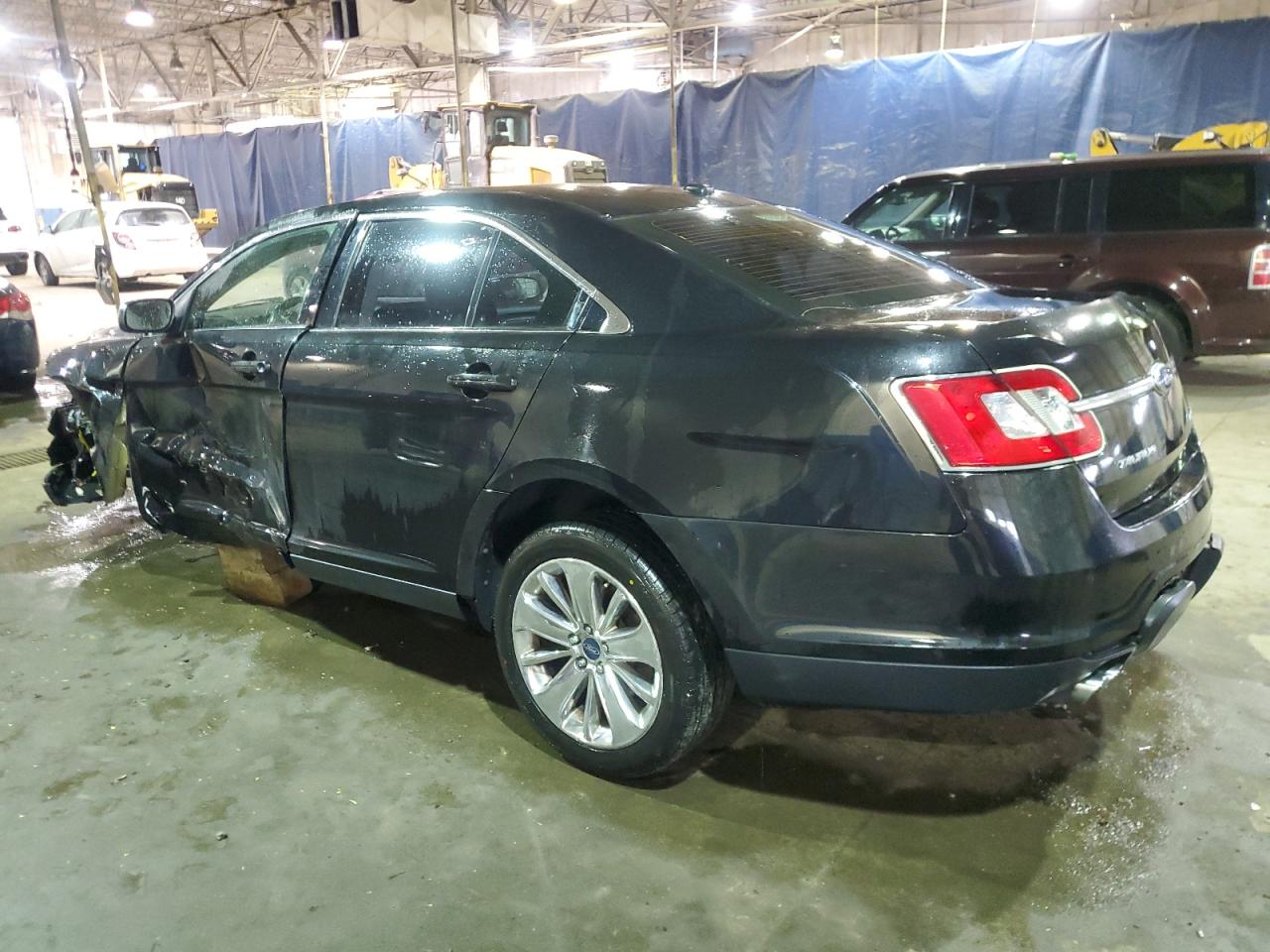 2010 Ford Taurus - Image 2