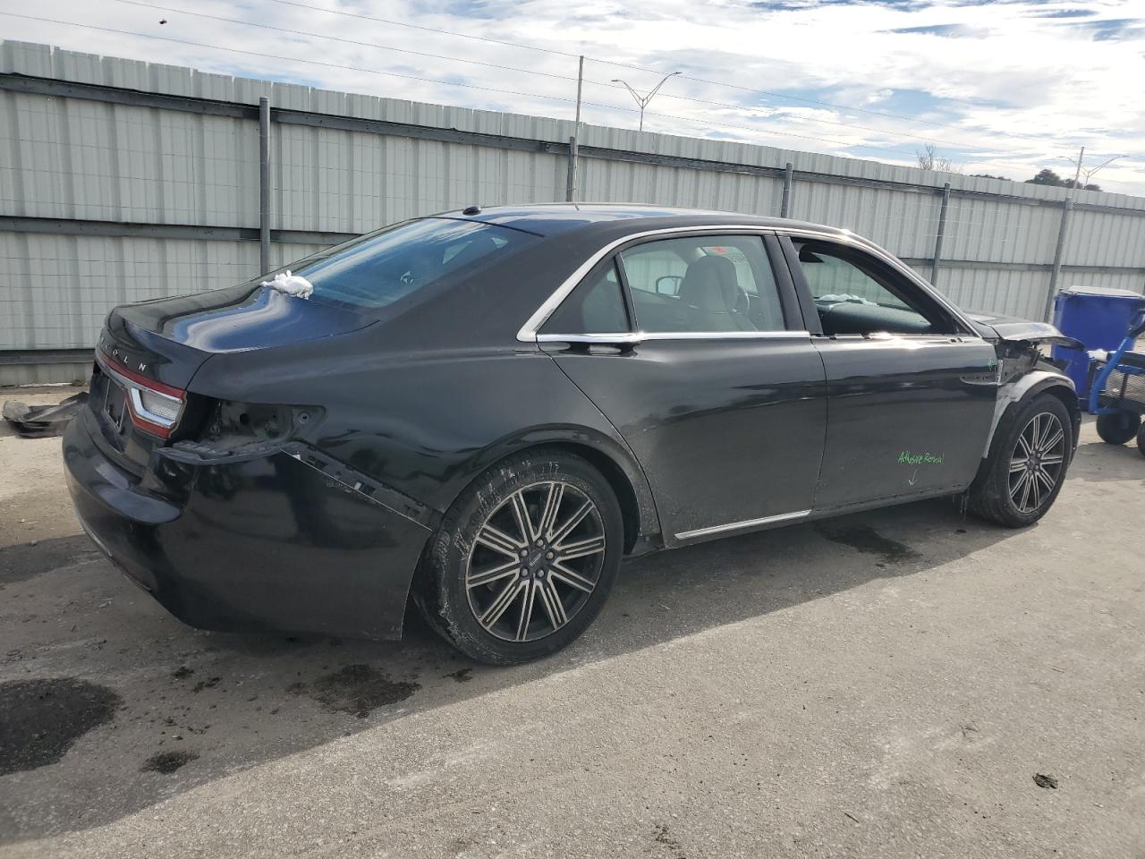 2017 Lincoln Continental - Image 3