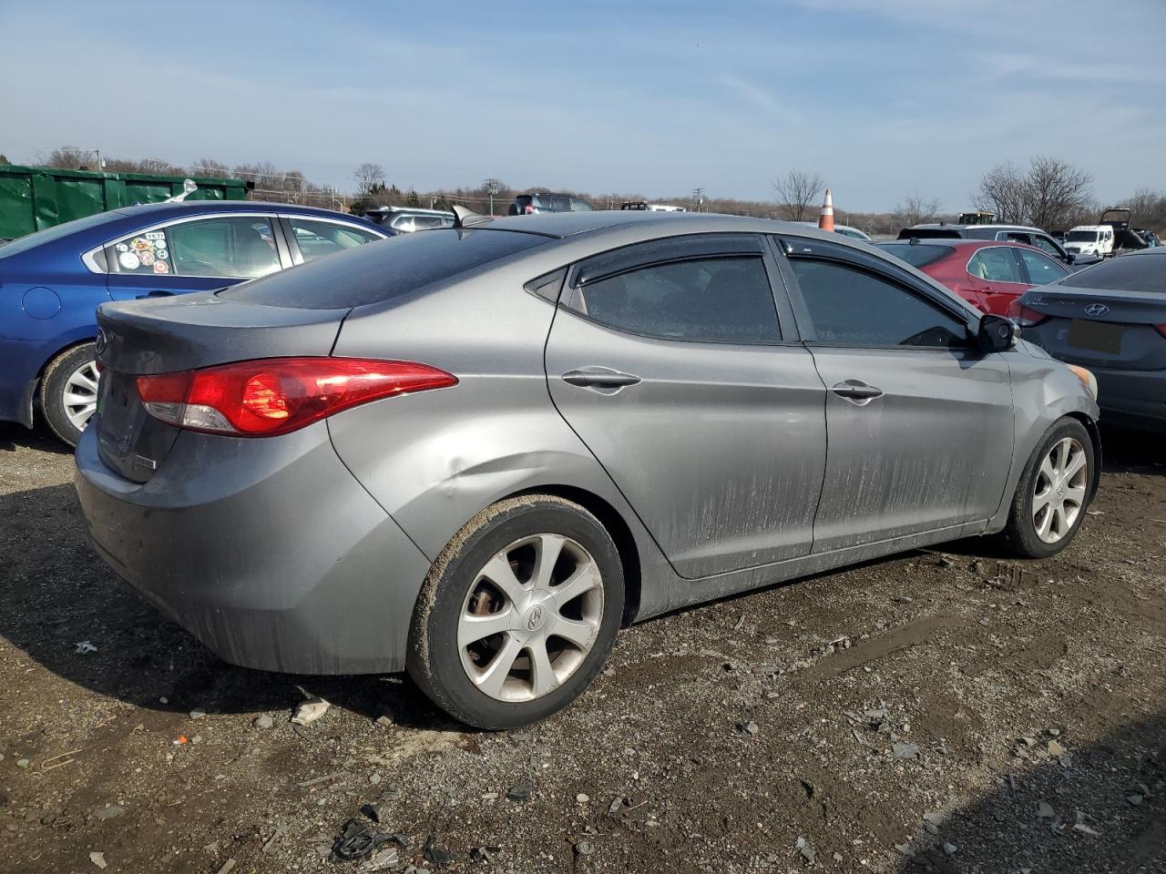 2013 Hyundai Elantra - Image 3