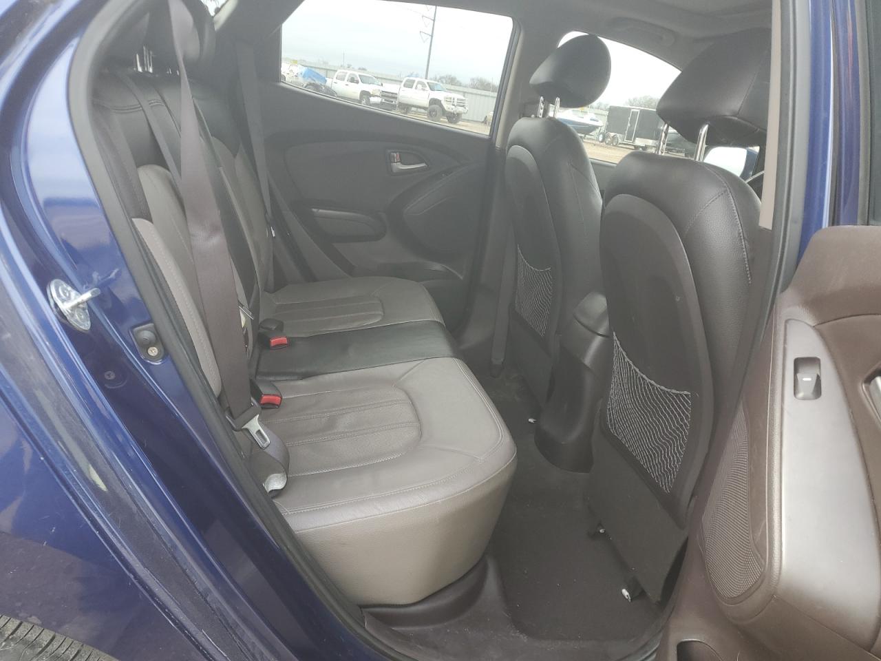 2010 Hyundai Tucson - Image 11