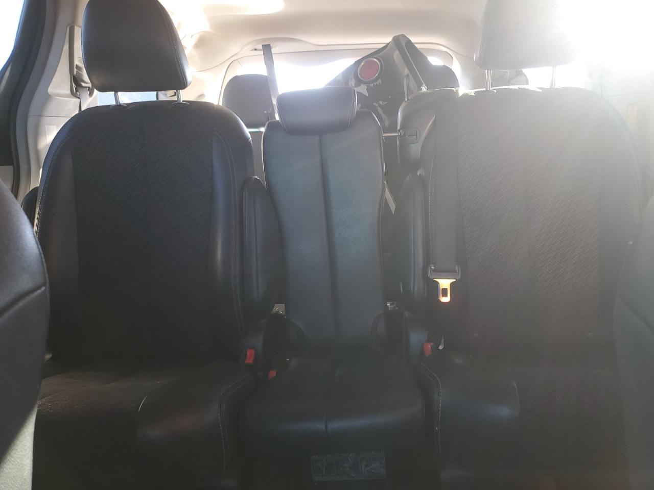 2011 Toyota Sienna - Image 10
