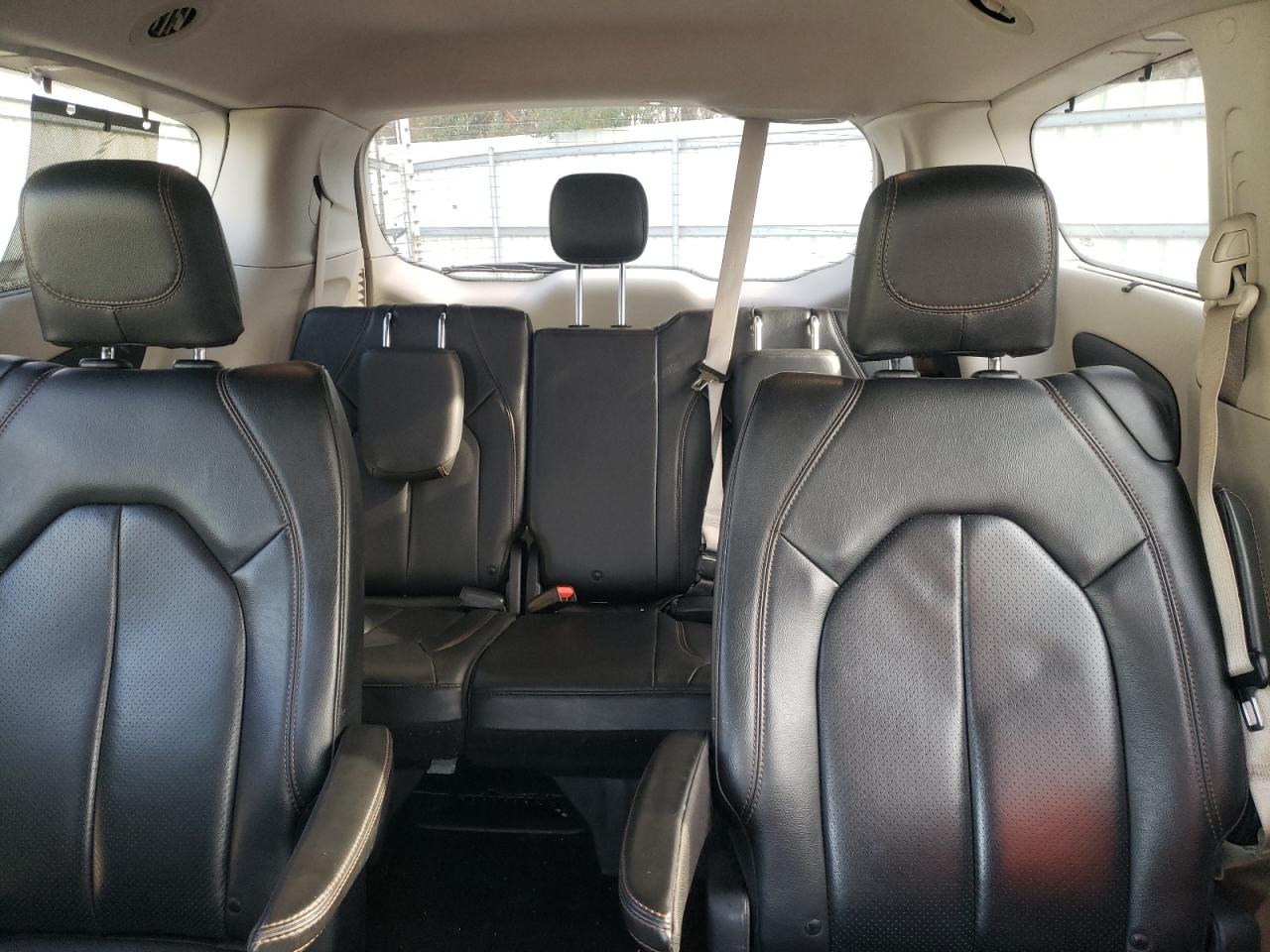 2019 Chrysler Pacifica - Image 10
