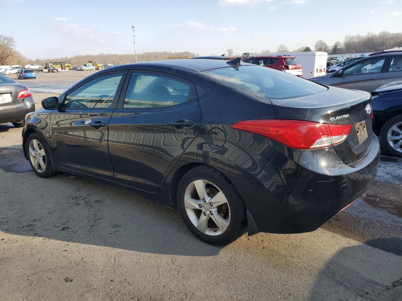 2013 Hyundai Elantra - Image 2