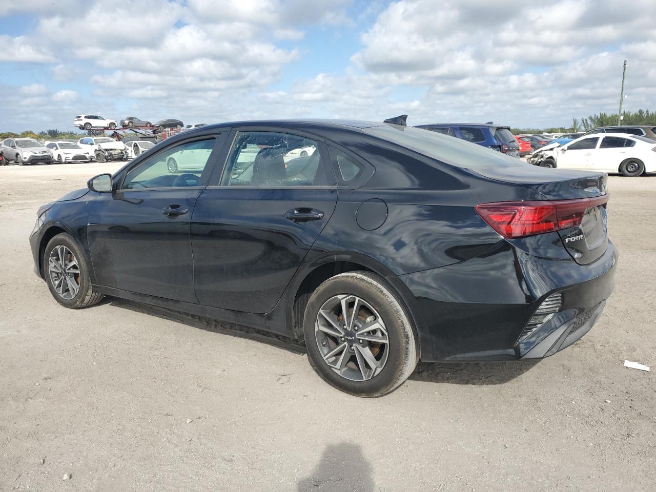 2024 Kia Forte - Image 2