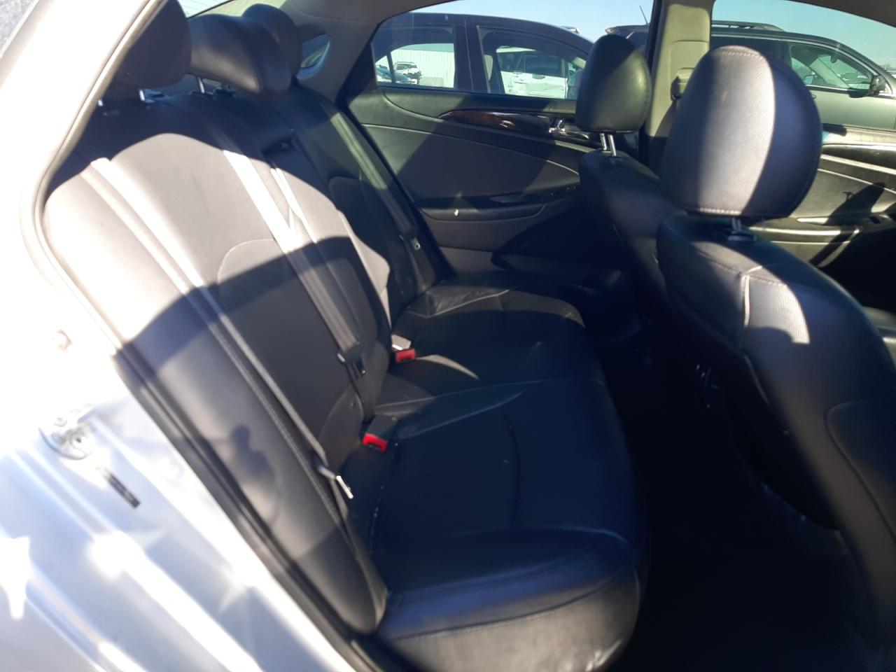 2013 Hyundai Sonata - Image 10