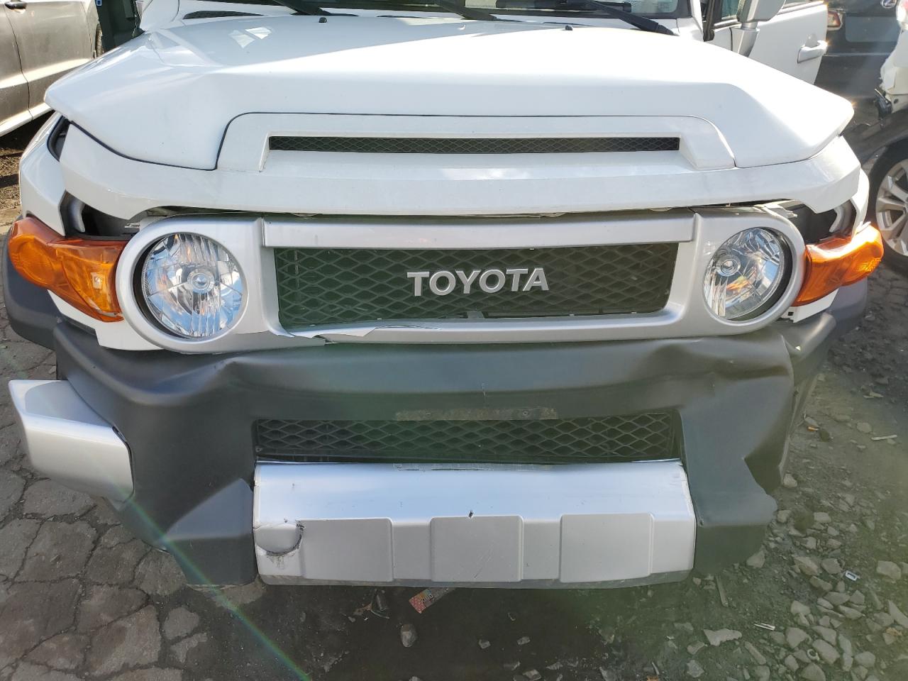 VIN JTEBU4BF5EK183151 2014 TOYOTA FJ CRUISER no.12