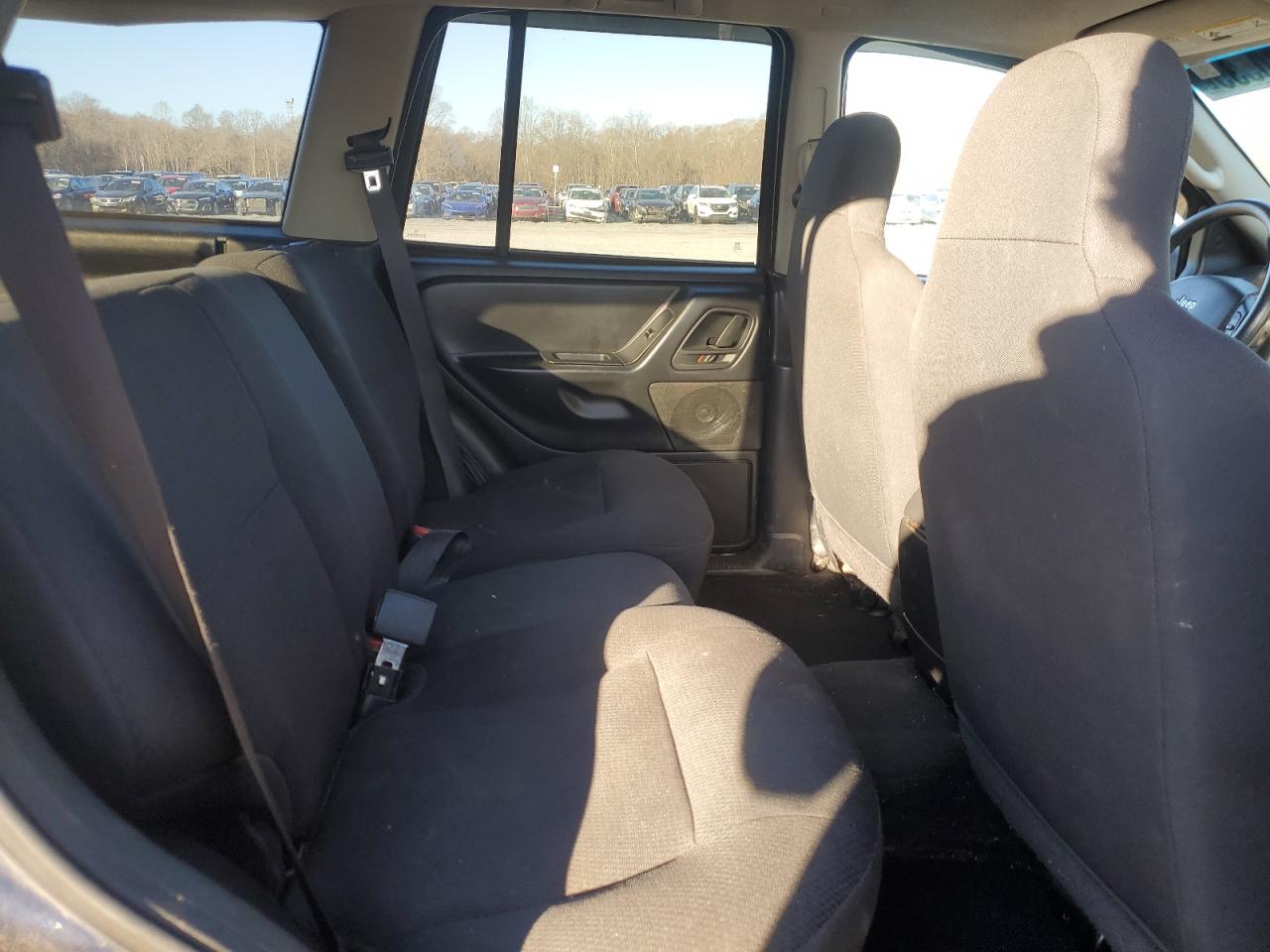 2004 Jeep Grand Cherokee - Image 12