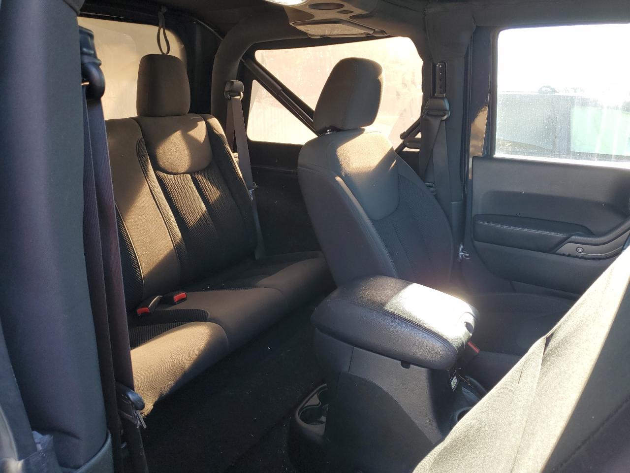 2017 Jeep Wrangler - Image 11