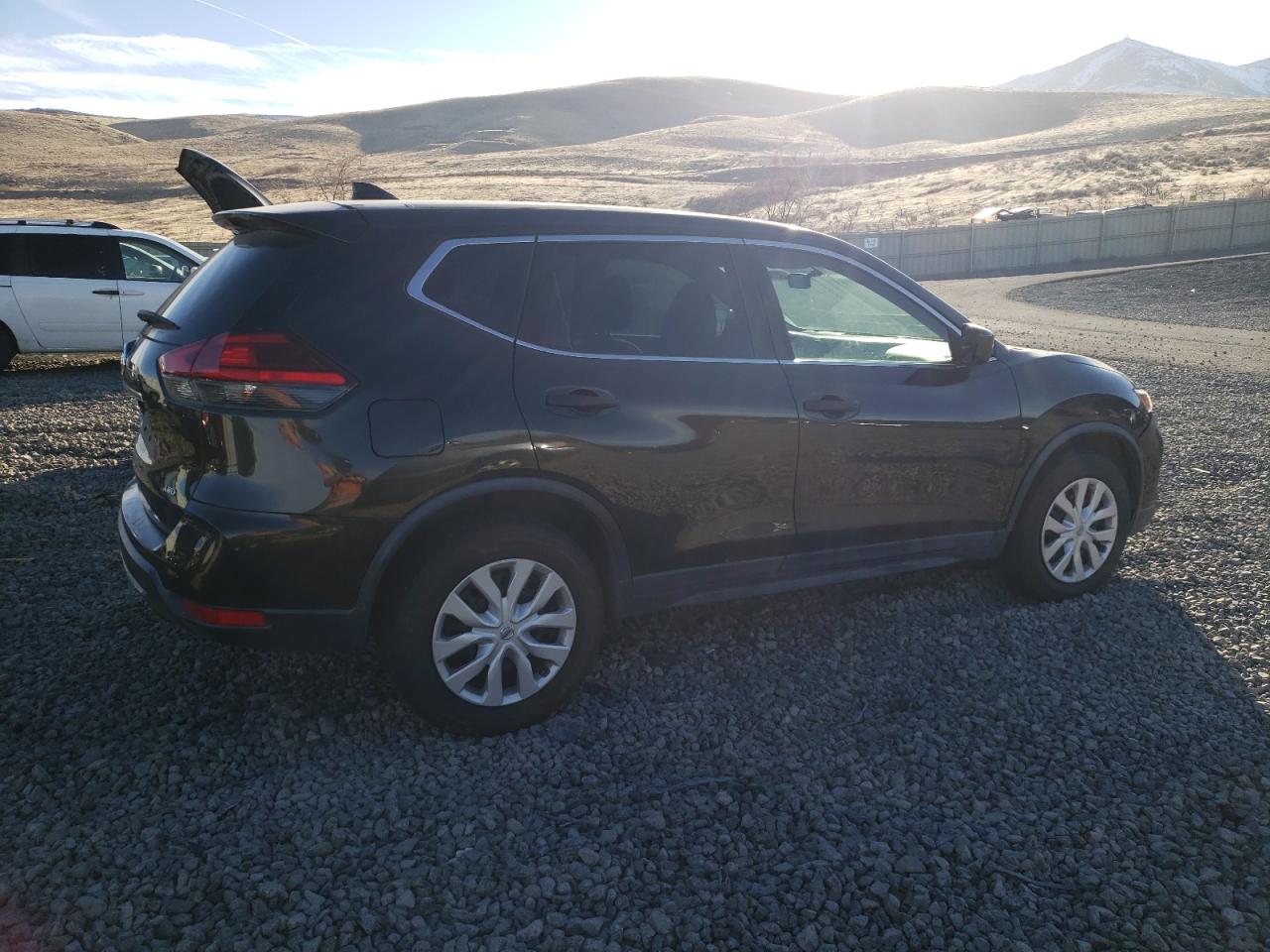 2017 Nissan Rogue - Image 3