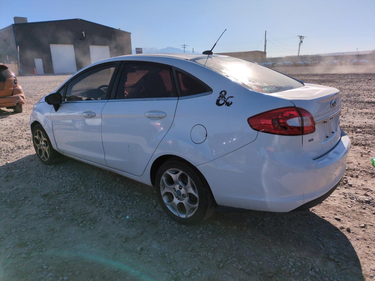 2011 Ford Fiesta - Image 2