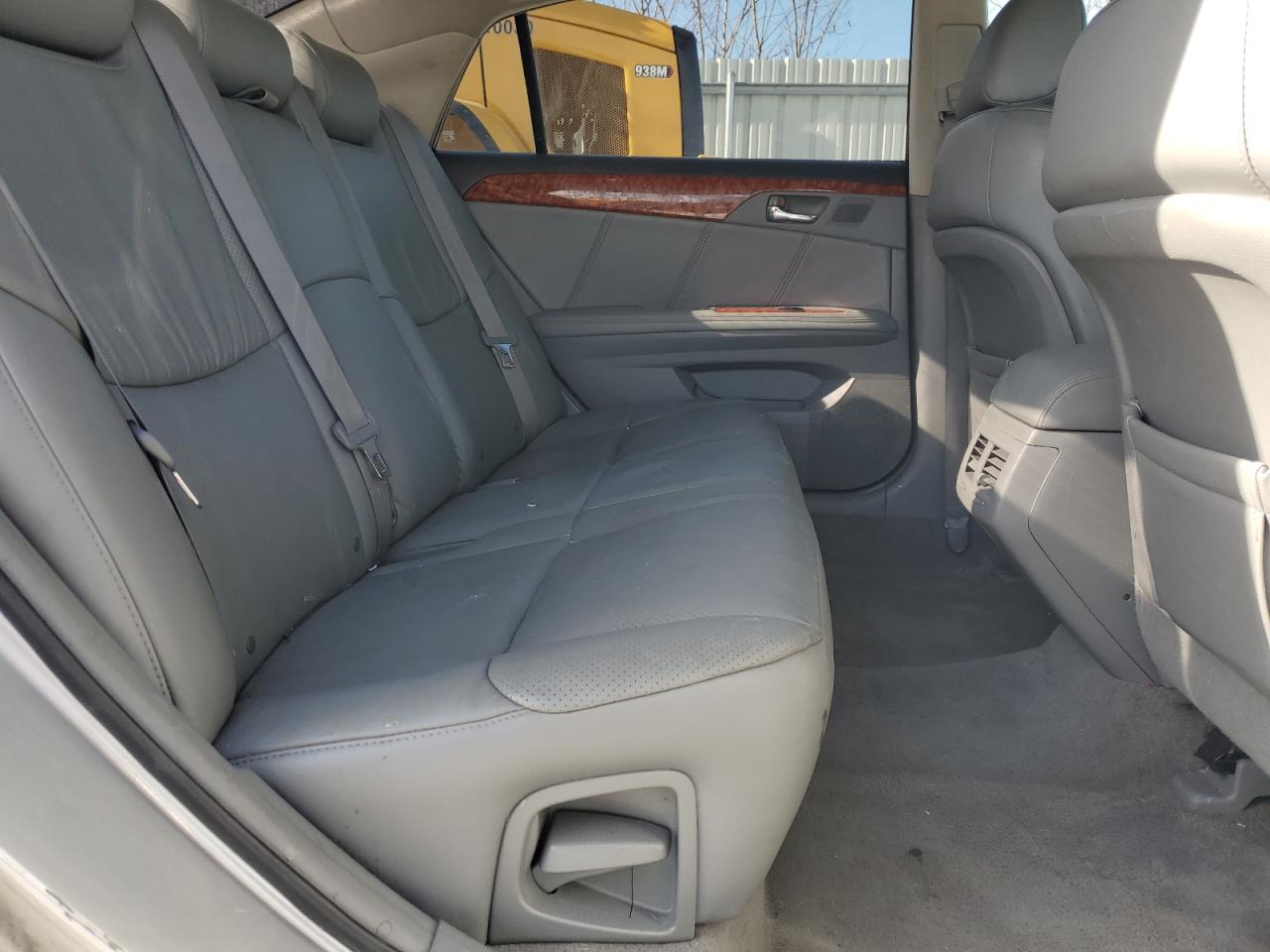 2006 Toyota Avalon - Image 10