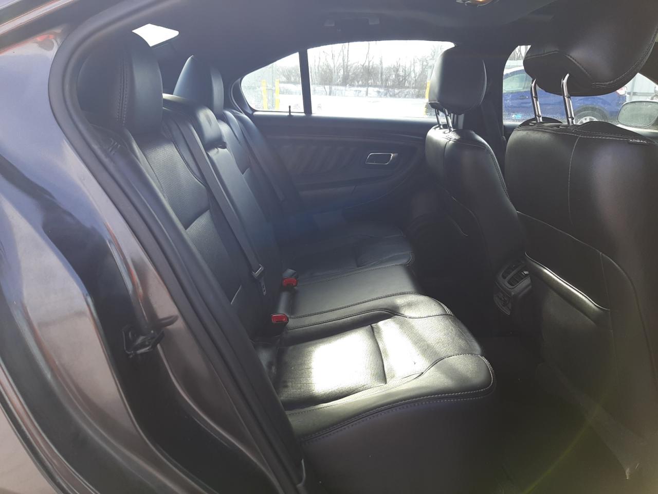 2015 Ford Taurus - Image 10