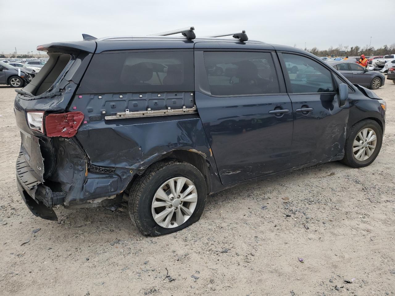 2016 Kia Sedona - Image 3