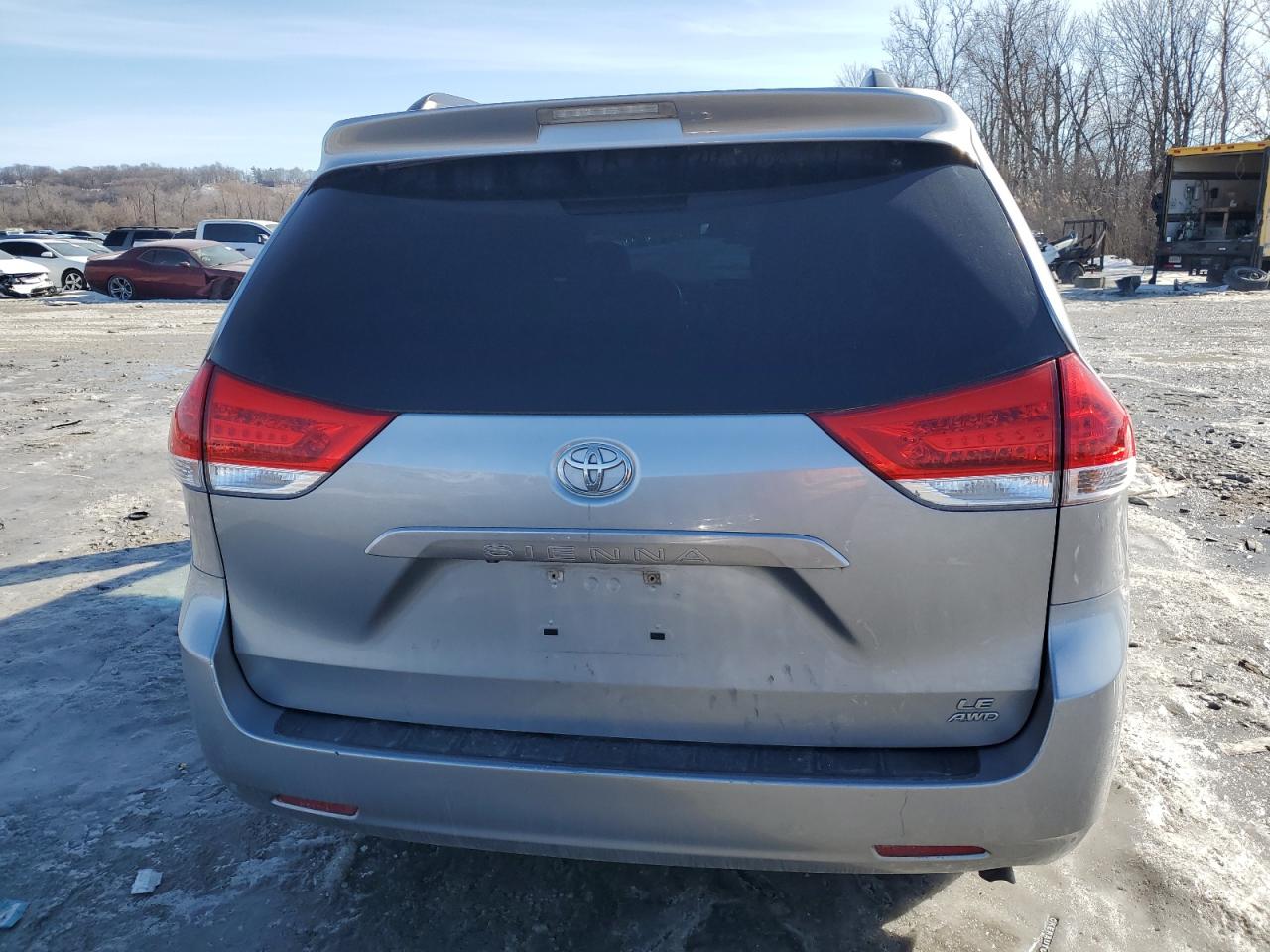 2011 Toyota Sienna - Image 6