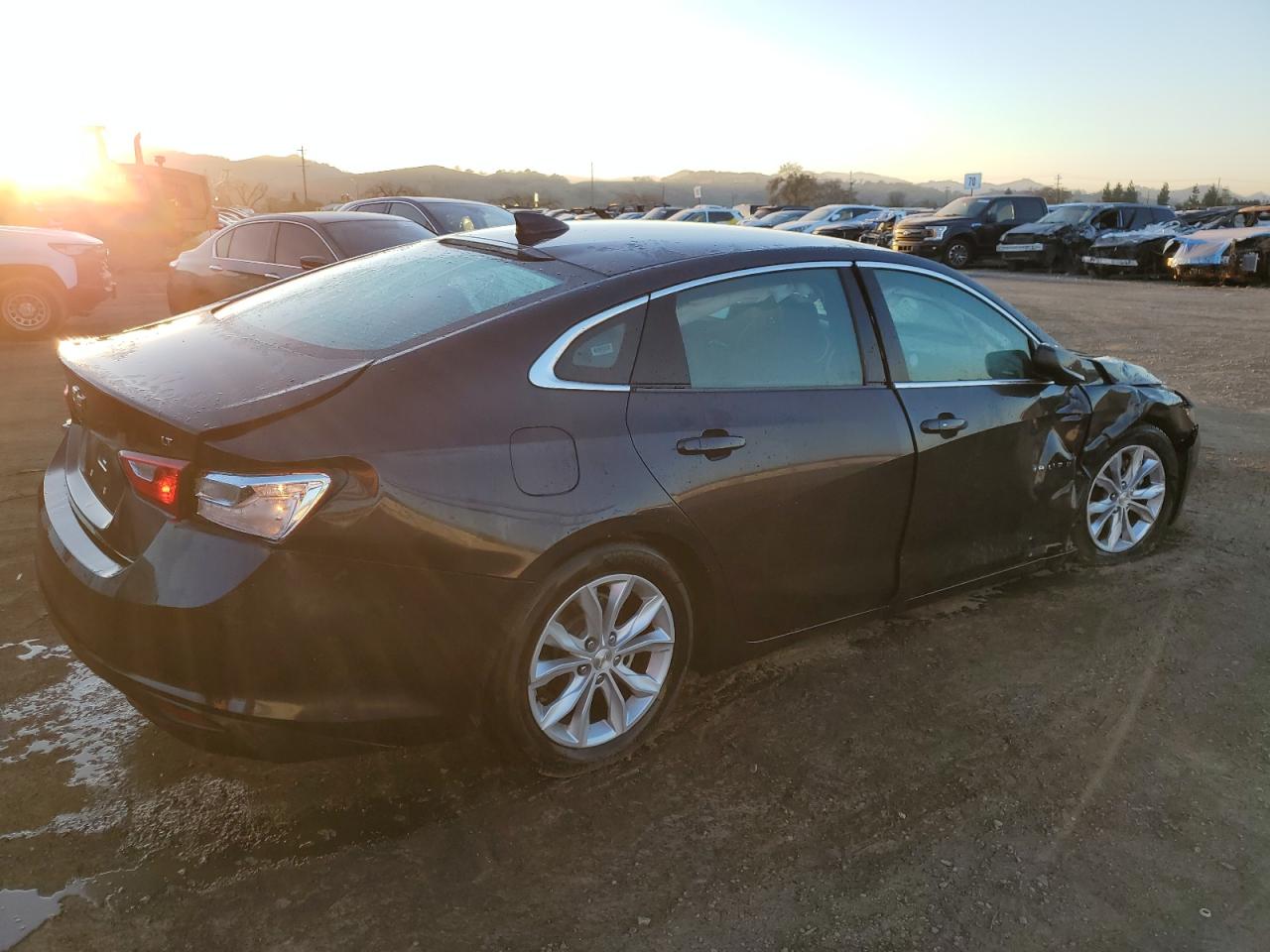 2023 Chevrolet Malibu - Image 3