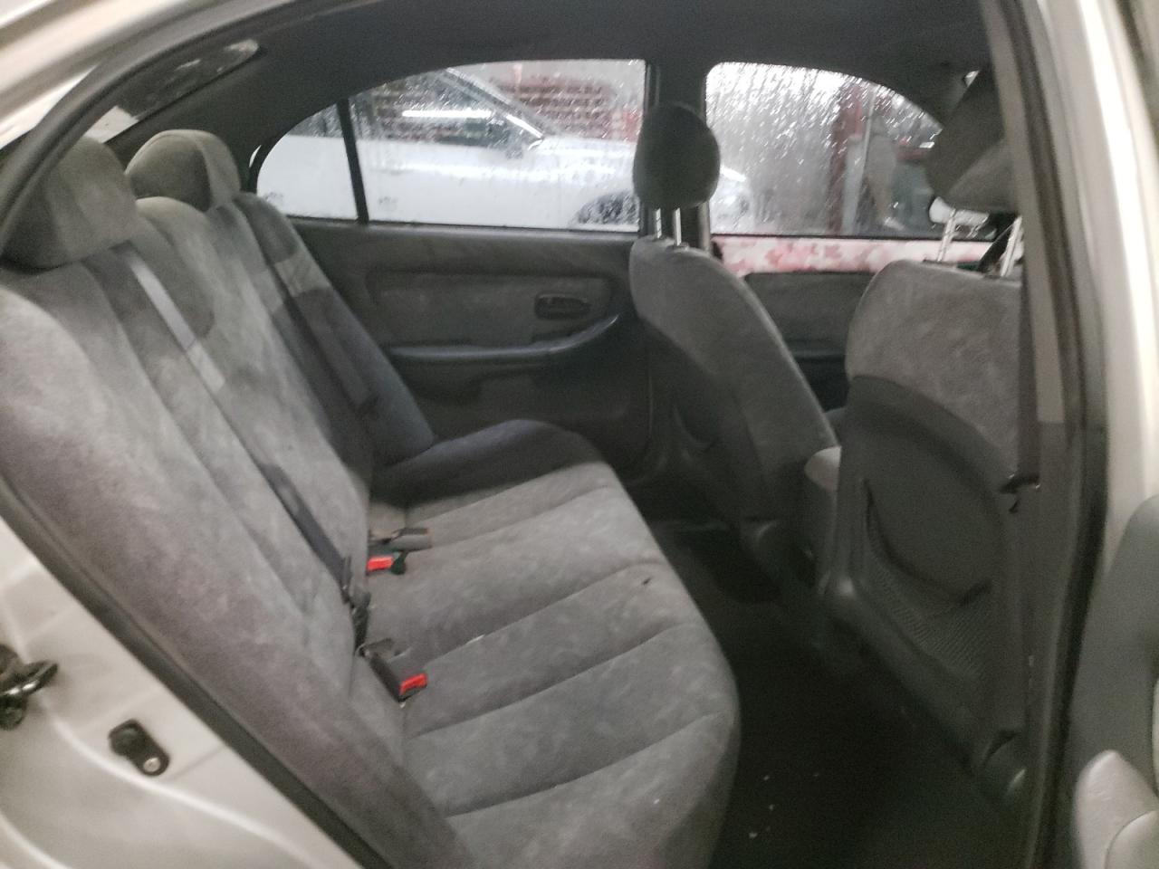 2001 Hyundai Elantra - Image 10
