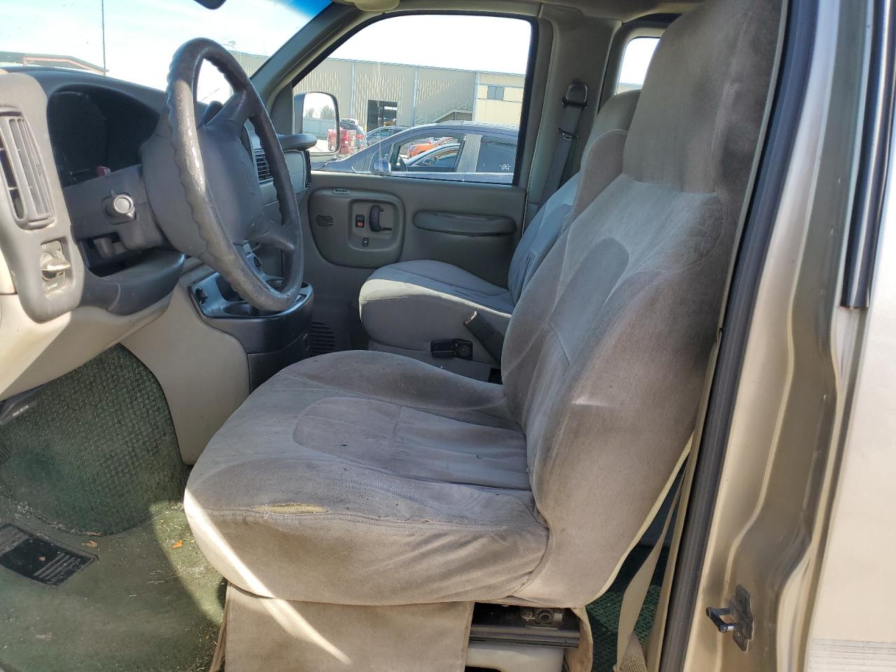 2001 Chevrolet Express - Image 7