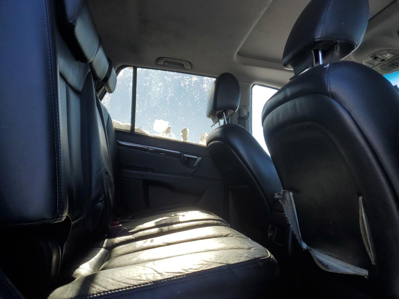 2009 Hyundai Santa Fe - Image 11