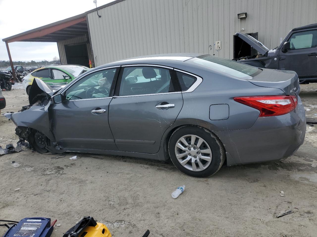 2016 Nissan Altima - Image 2