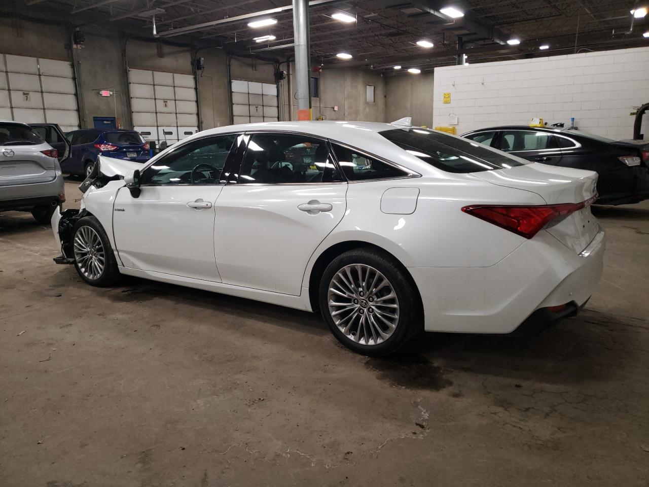 2021 Toyota Avalon - Image 2