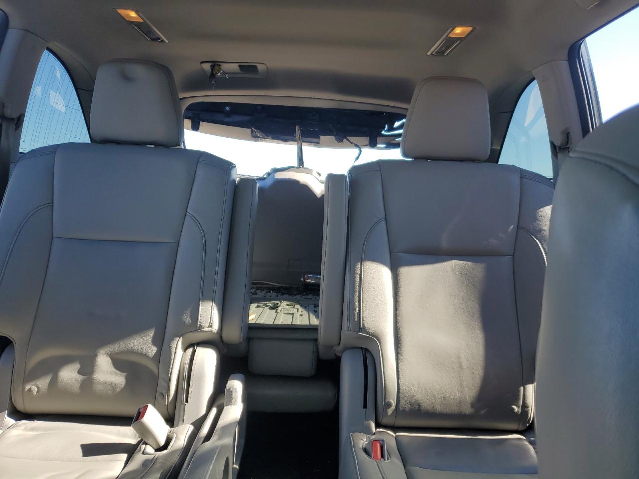 2014 Toyota Highlander - Image 10