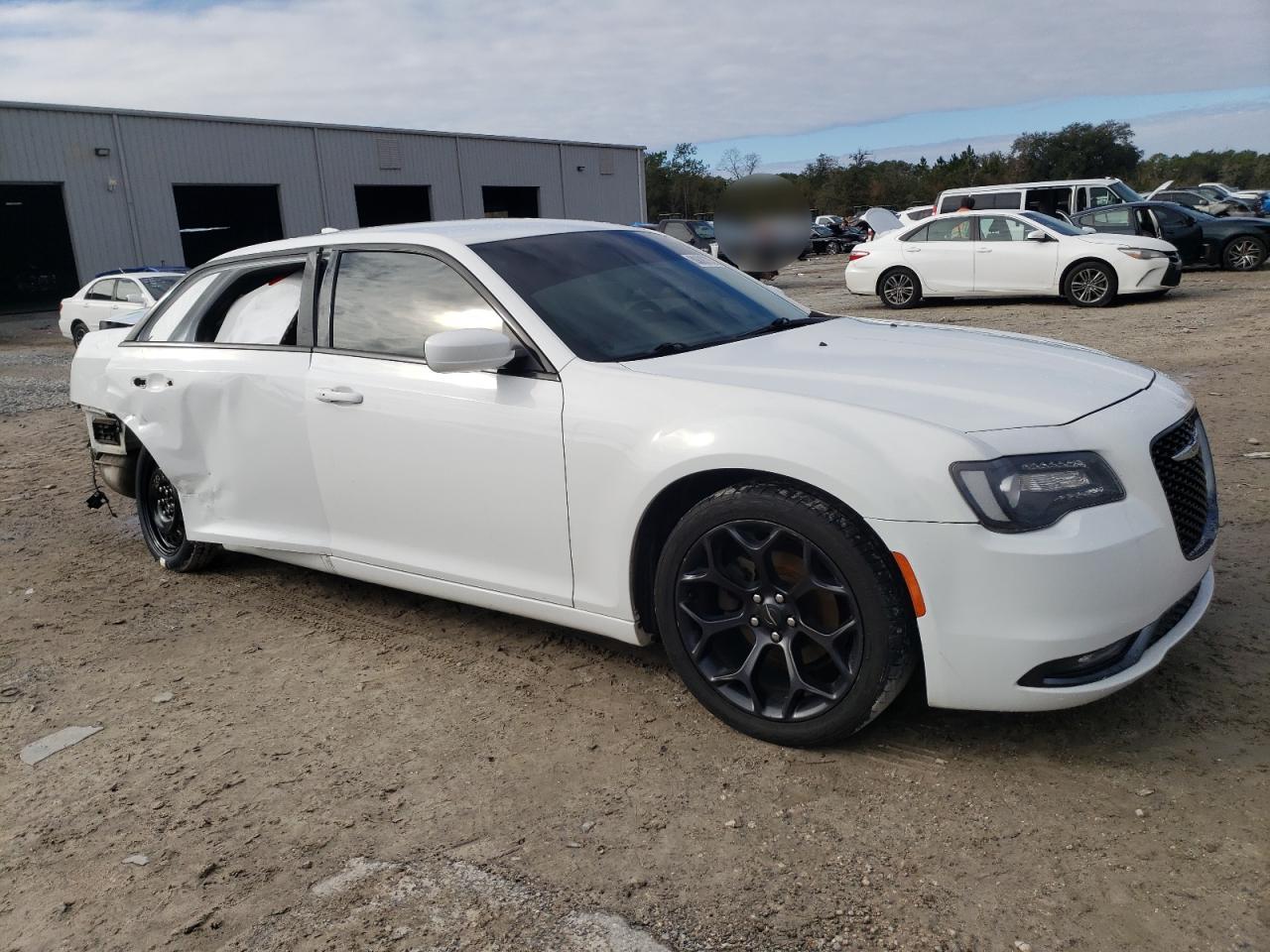 2019 Chrysler 300 - Image 4