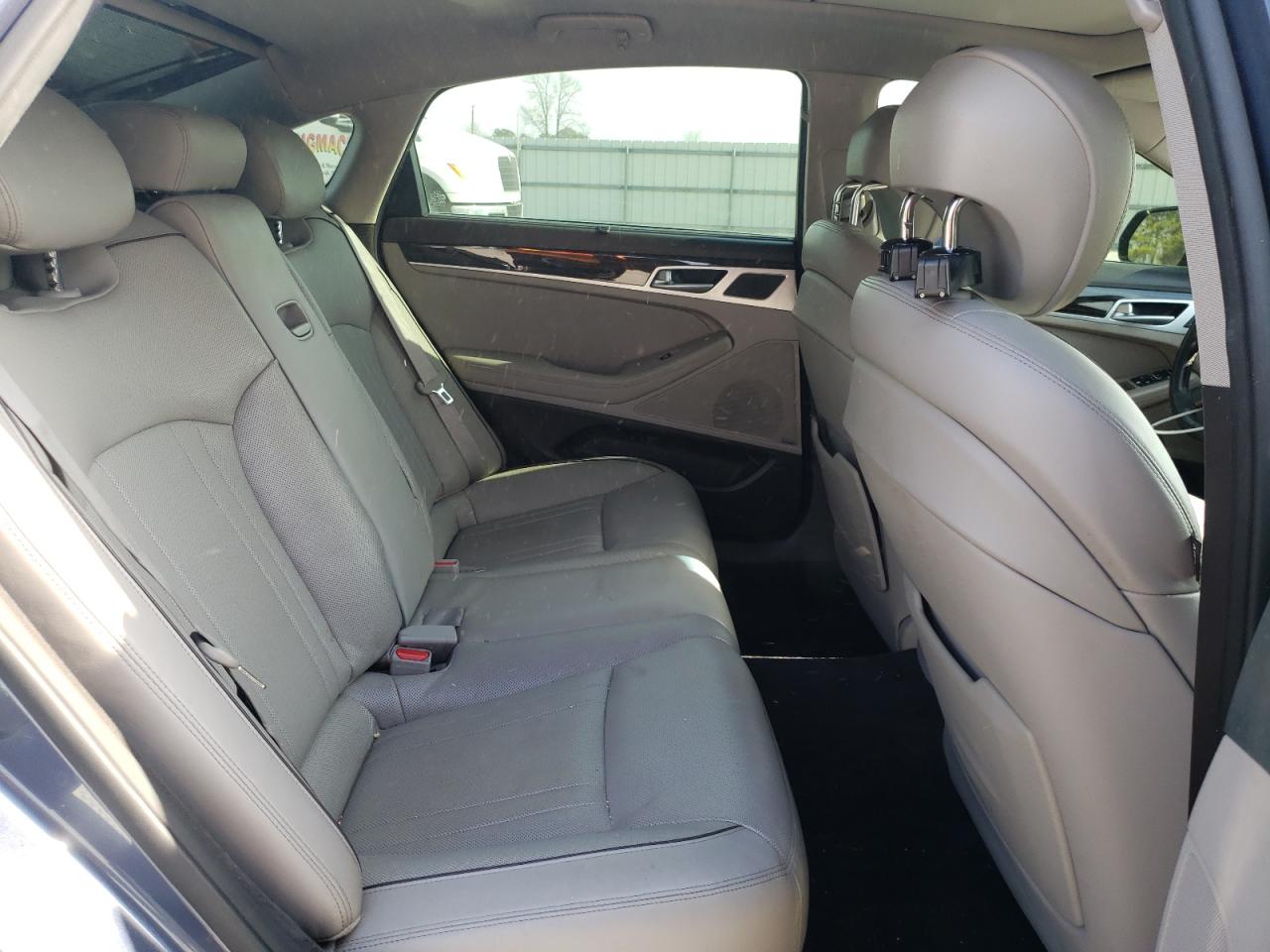 2016 Hyundai Genesis - Image 10