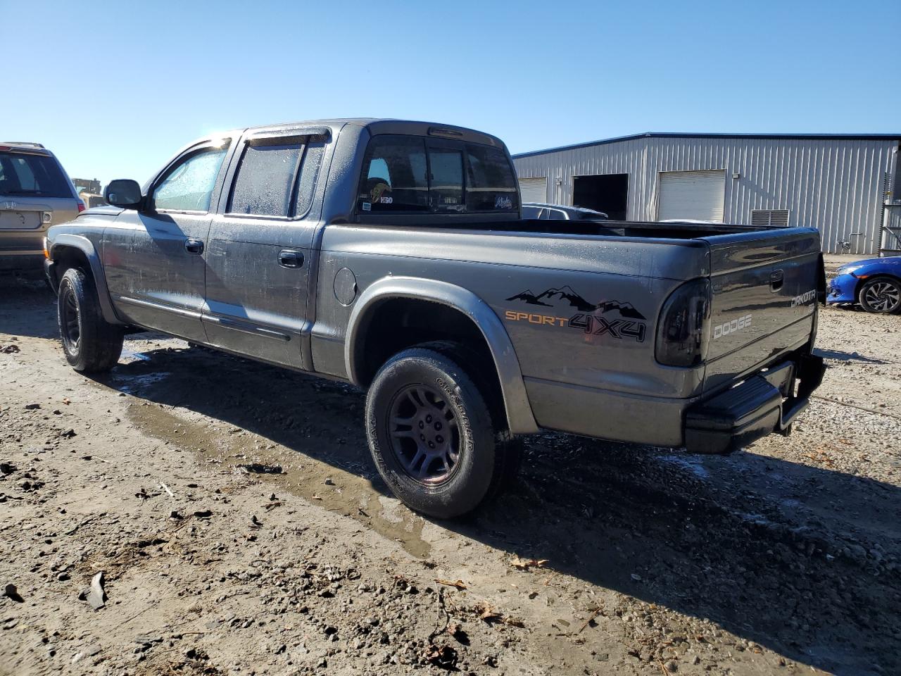 2004 Dodge Dakota - Image 2
