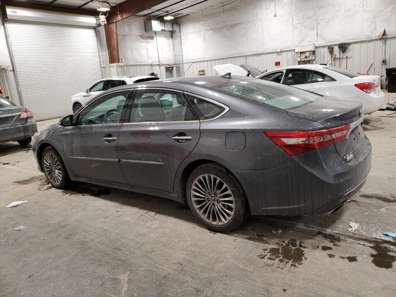 2016 Toyota Avalon - Image 2