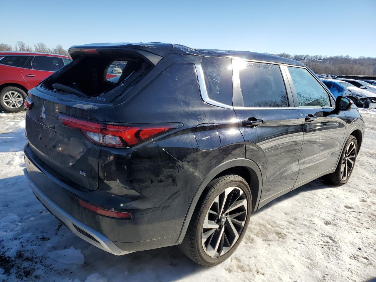 2024 Mitsubishi Outlander - Image 3