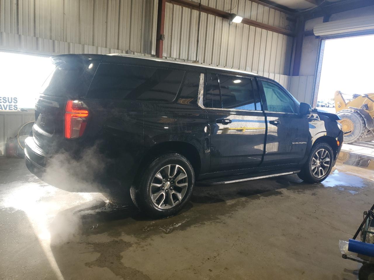 2023 Chevrolet Suburban - Image 3