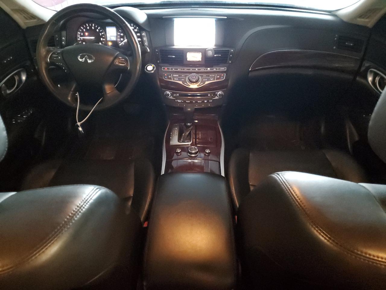 2016 Infiniti Q70 - Image 8