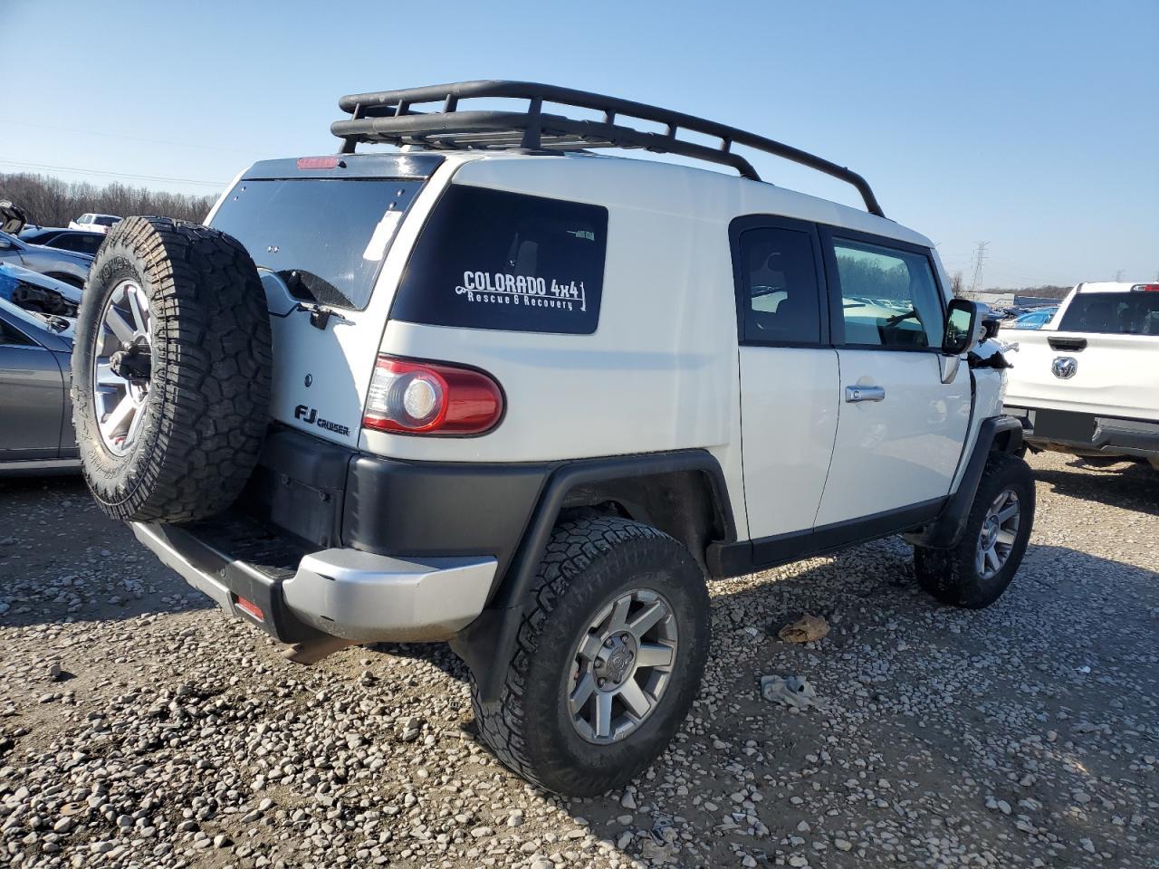 2014 Toyota FJ Cruiser - Image 3