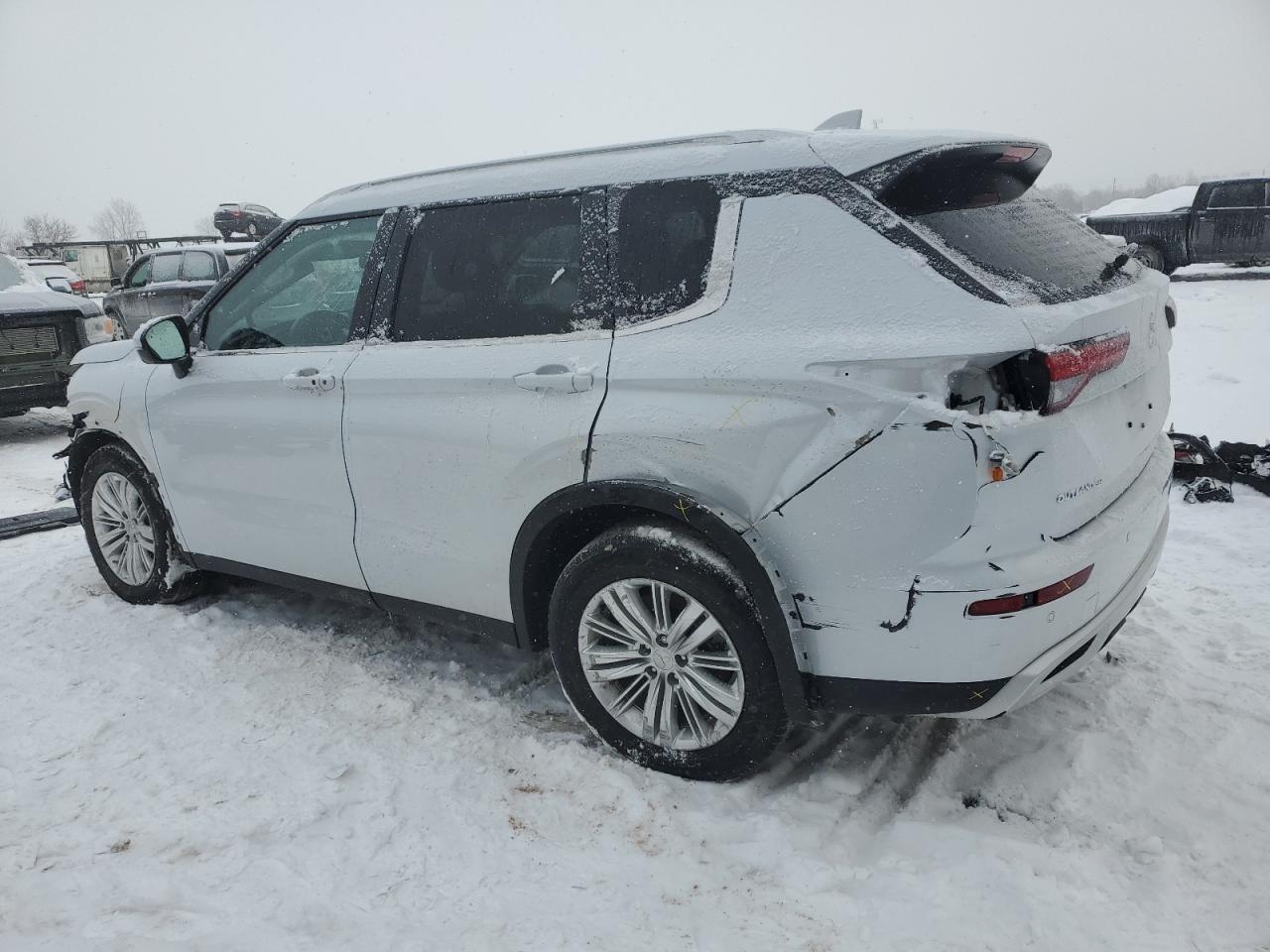 2024 Mitsubishi Outlander - Image 2