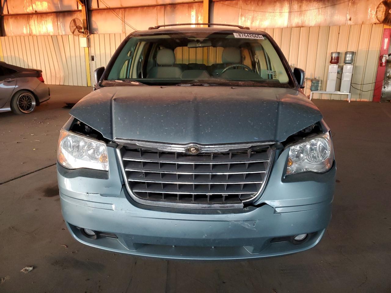 2010 Chrysler Town & Country - Image 5