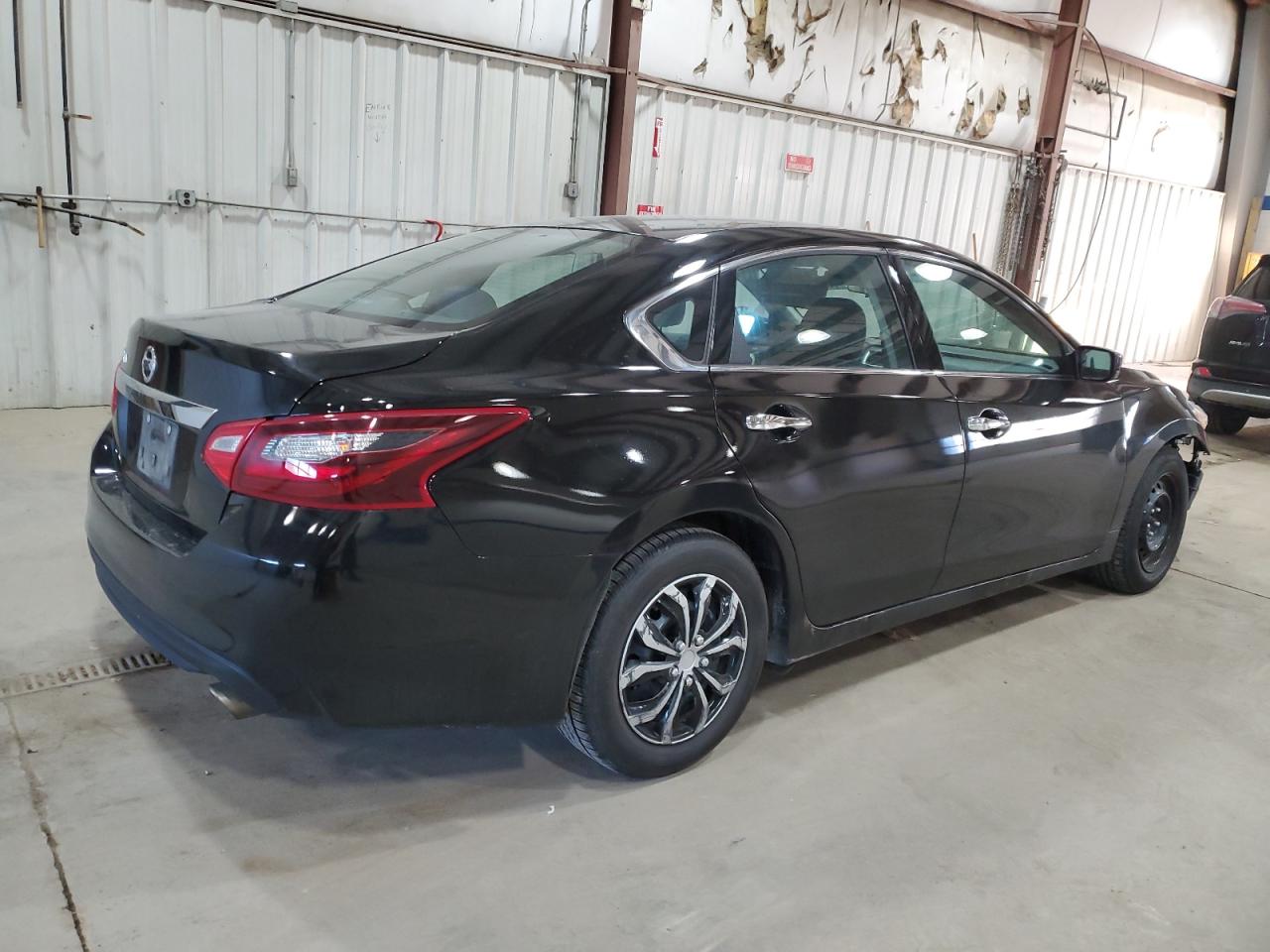 2017 Nissan Altima - Image 3