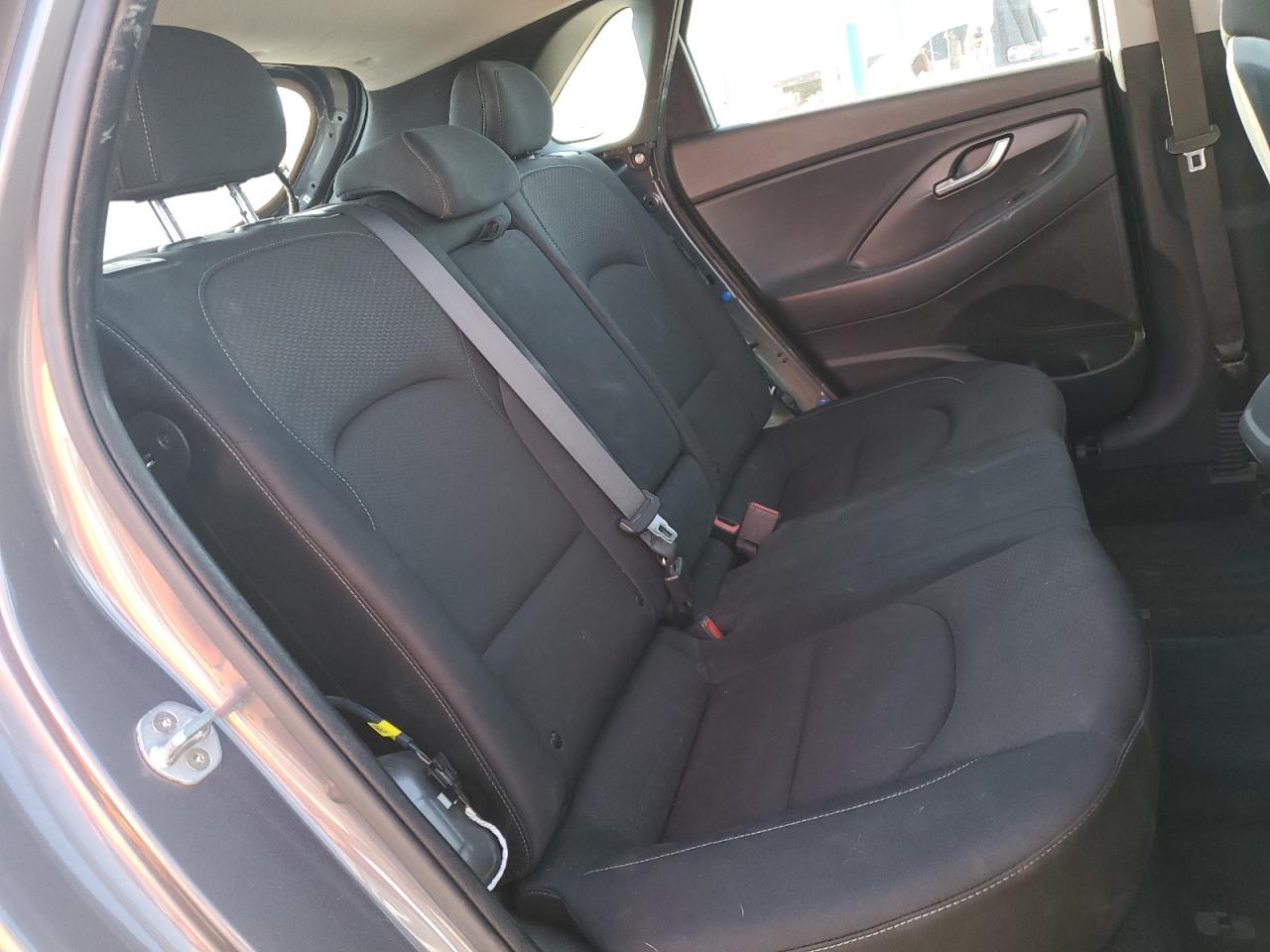 2018 Hyundai Elantra - Image 11