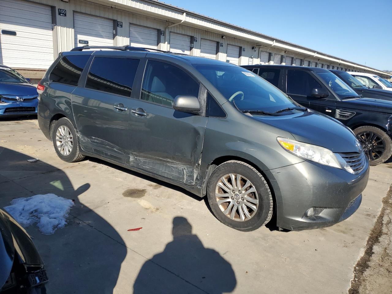 2011 Toyota Sienna - Image 4