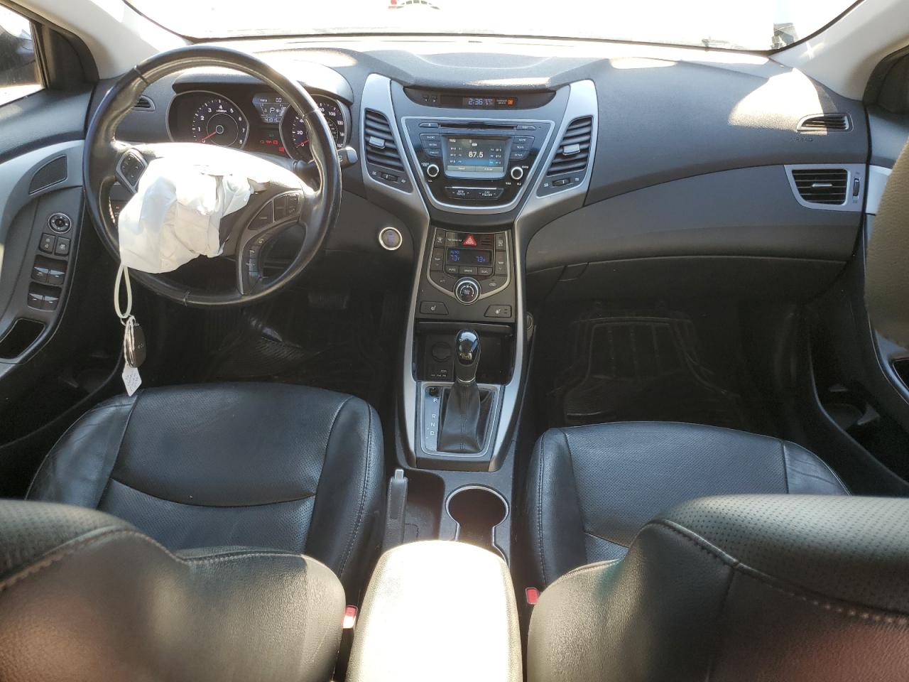 2016 Hyundai Elantra - Image 8