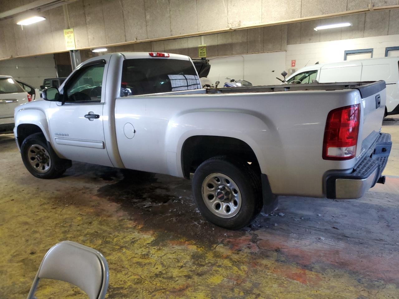 2013 GMC Sierra - Image 2