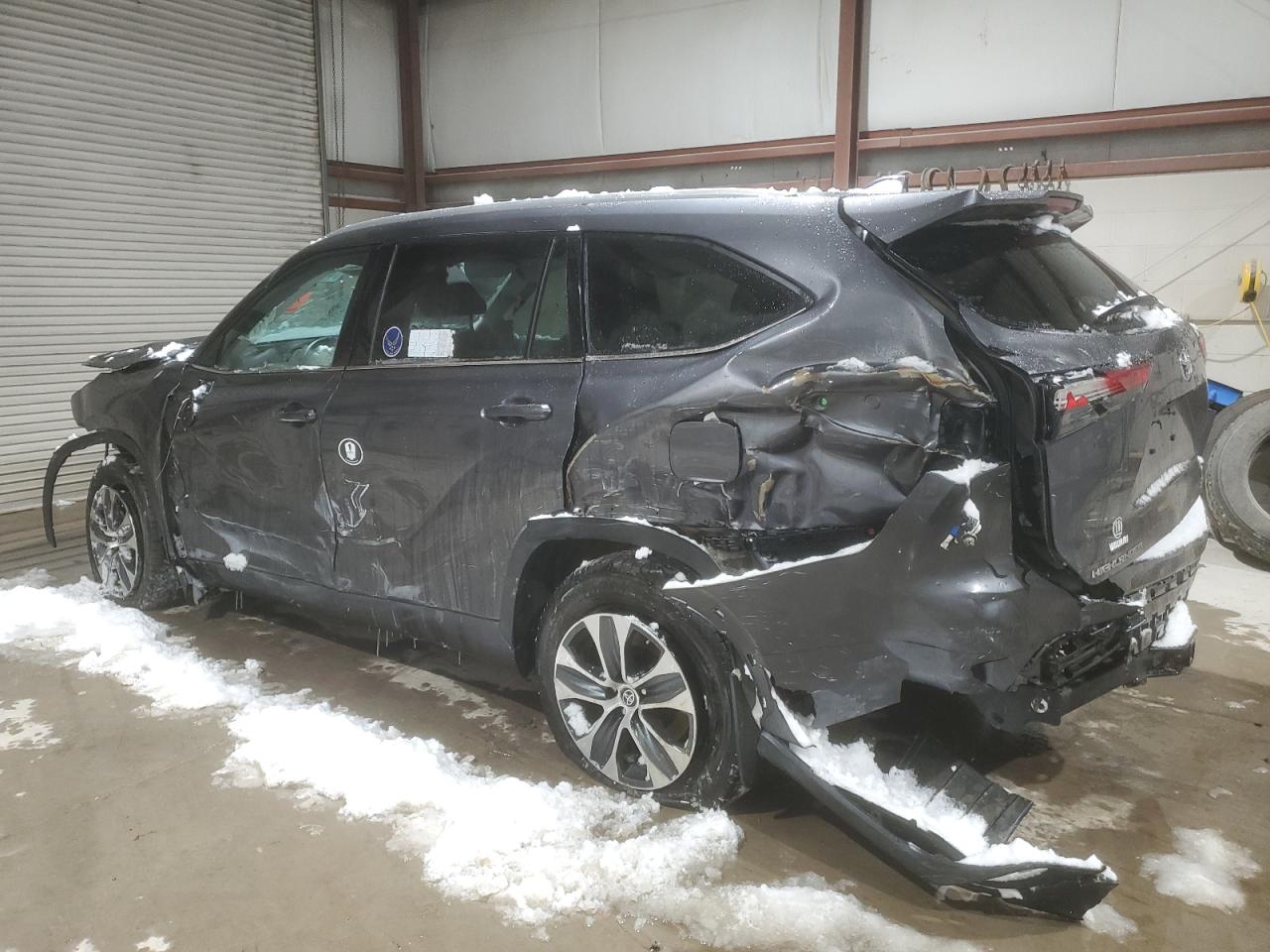 2022 Toyota Highlander - Image 2