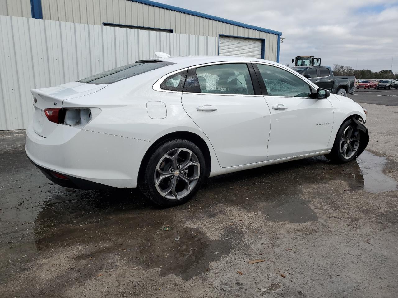 2023 Chevrolet Malibu - Image 3